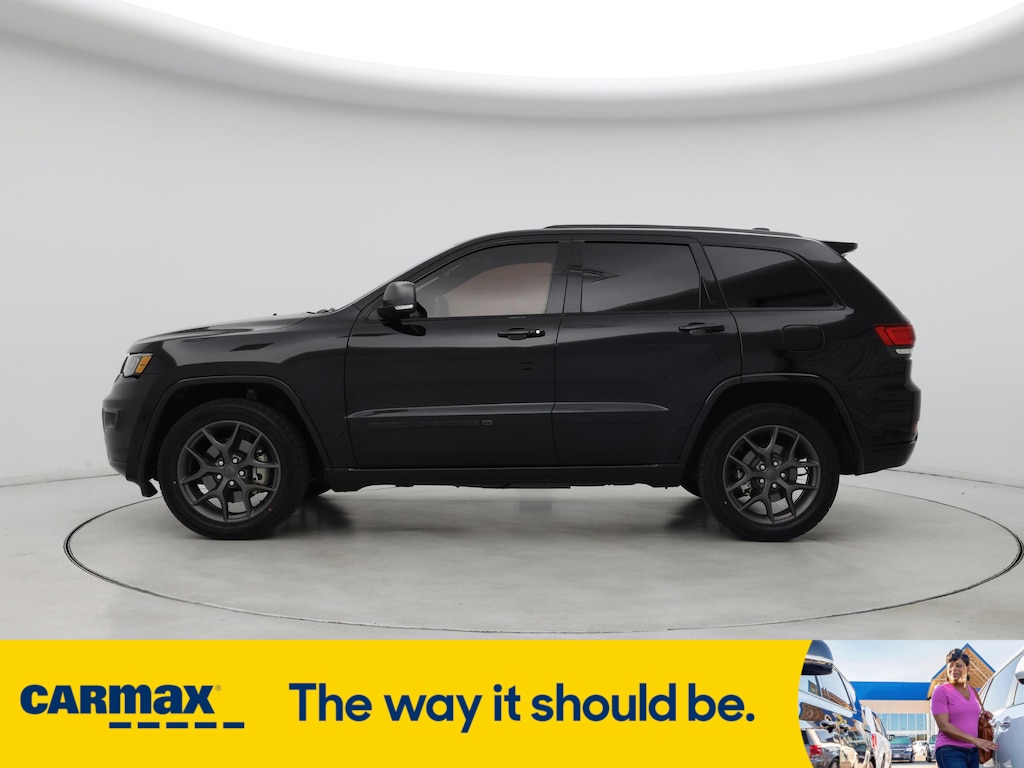 Vehicle image 8 of 32