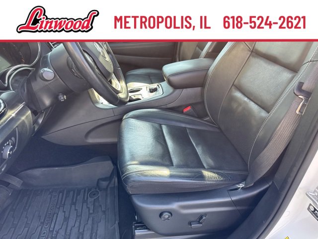 Vehicle image 17 of 40