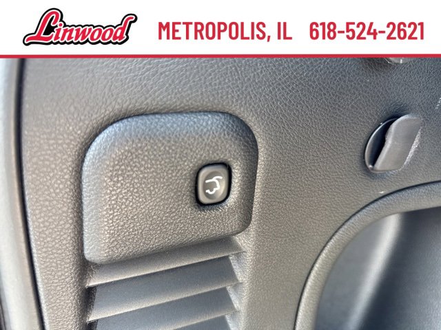 Vehicle image 15 of 40
