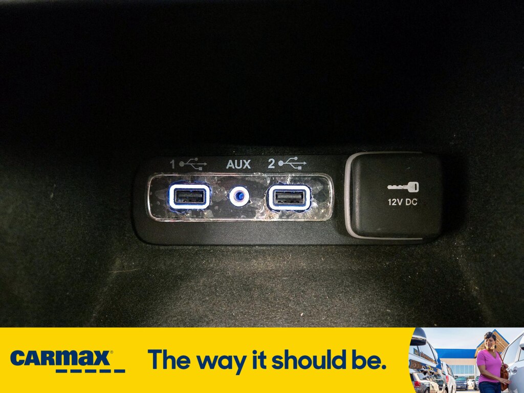 Vehicle image 24 of 32
