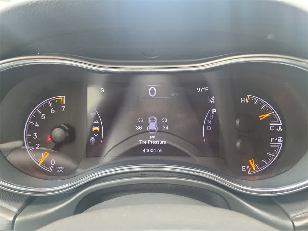 Vehicle image 24 of 33