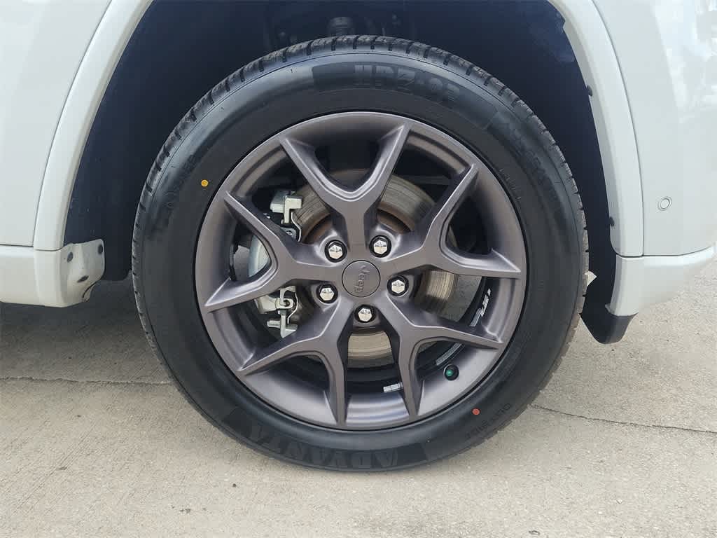 Vehicle image 6 of 33