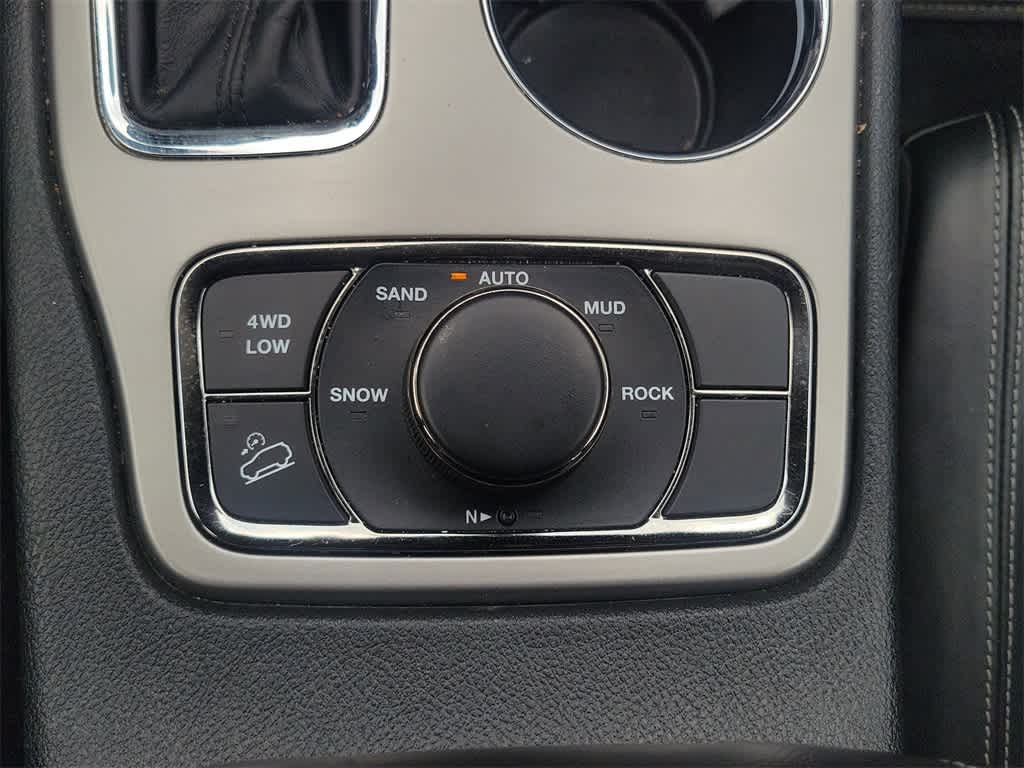 Vehicle image 29 of 33