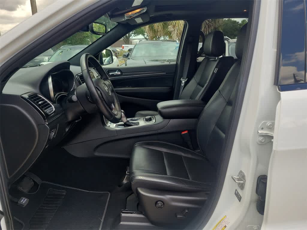 Vehicle image 19 of 33