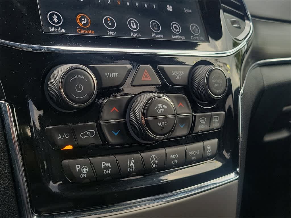 Vehicle image 26 of 33