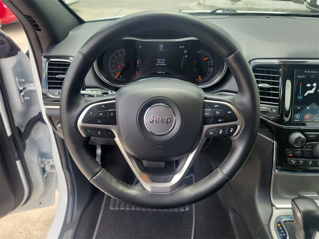 Vehicle image 21 of 33
