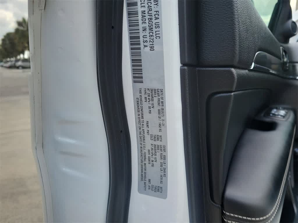 Vehicle image 16 of 33