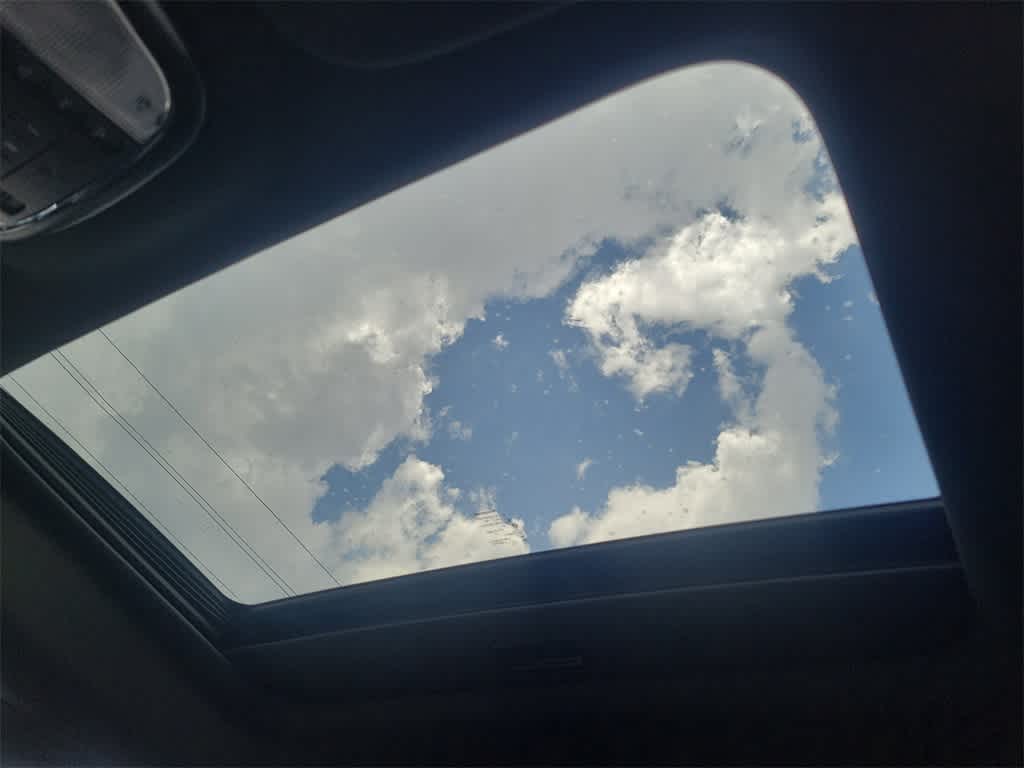 Vehicle image 31 of 33
