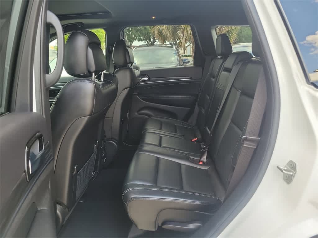 Vehicle image 8 of 33