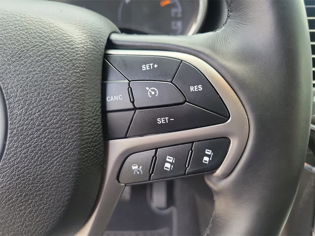 Vehicle image 22 of 33