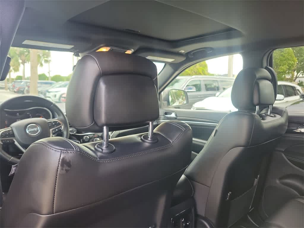 Vehicle image 9 of 33