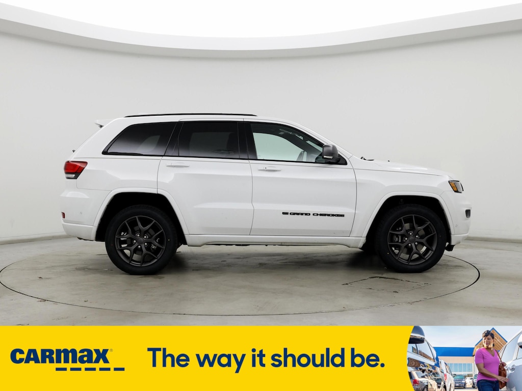 Vehicle image 9 of 30