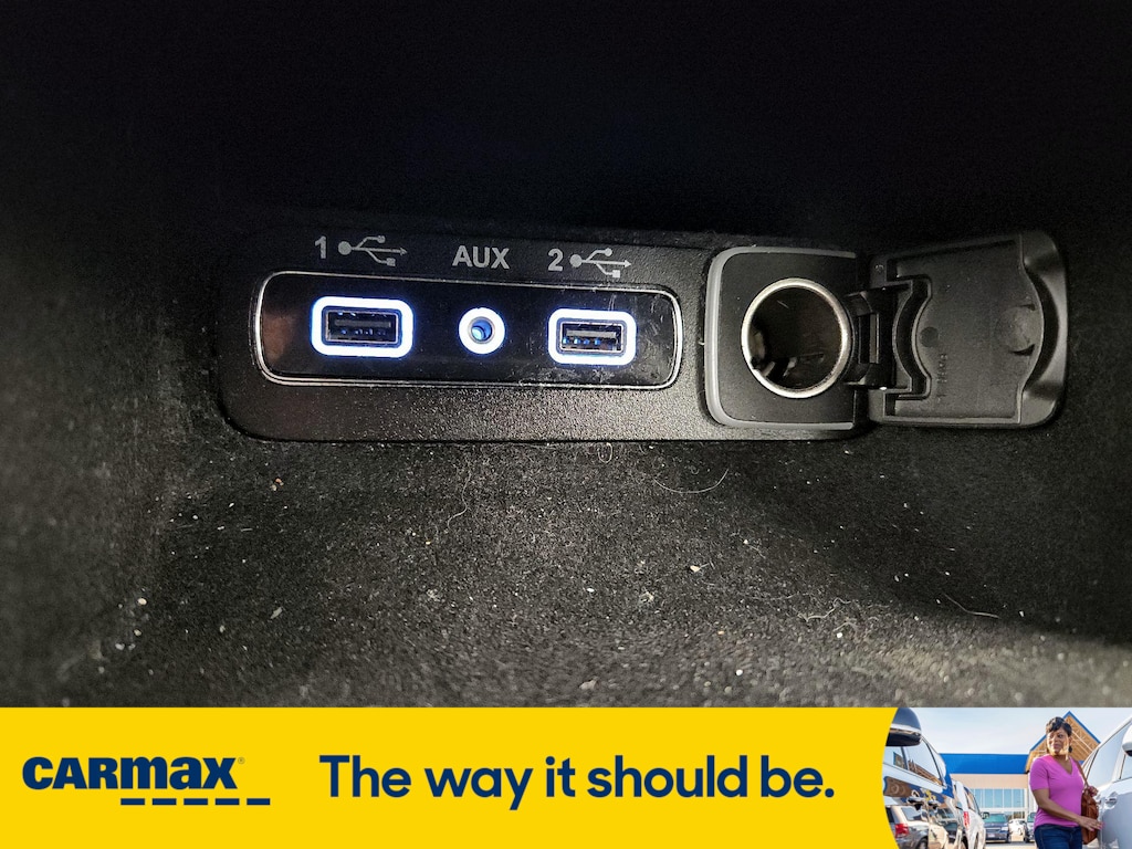 Vehicle image 24 of 30