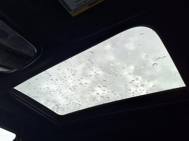Vehicle image 24 of 29