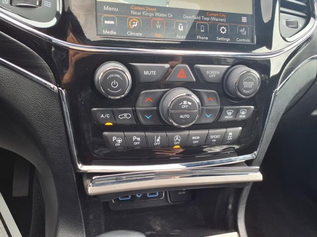 Vehicle image 21 of 29