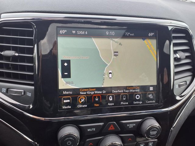 Vehicle image 17 of 29