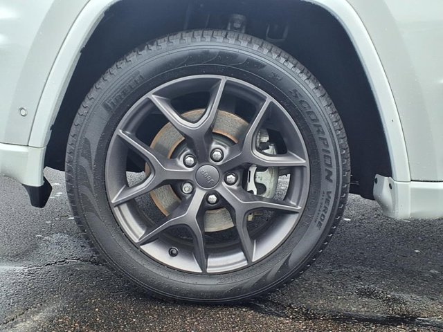 Vehicle image 10 of 29