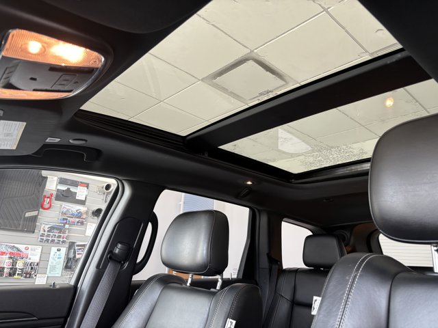 Vehicle image 17 of 19
