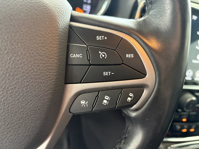 Vehicle image 13 of 19