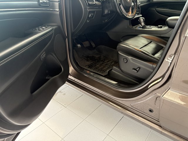 Vehicle image 8 of 19