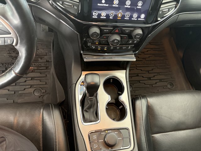 Vehicle image 16 of 19