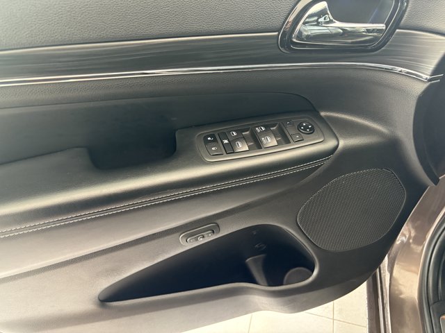 Vehicle image 9 of 19