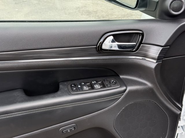 Vehicle image 13 of 30