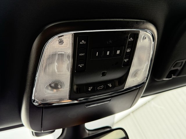 Vehicle image 26 of 30