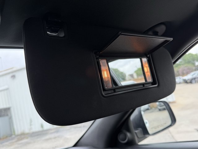 Vehicle image 27 of 30