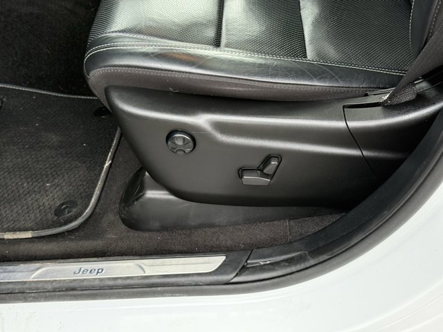 Vehicle image 14 of 30