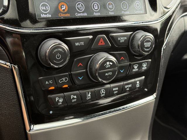 Vehicle image 24 of 30