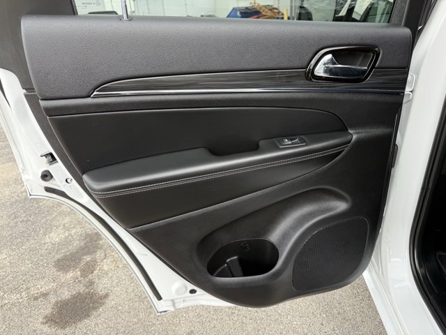 Vehicle image 16 of 30