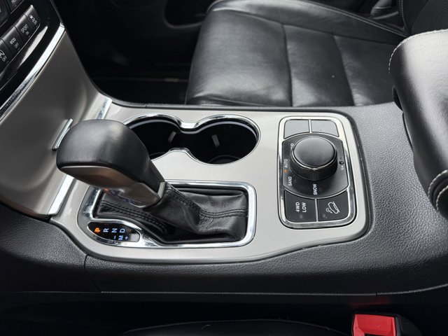 Vehicle image 25 of 30