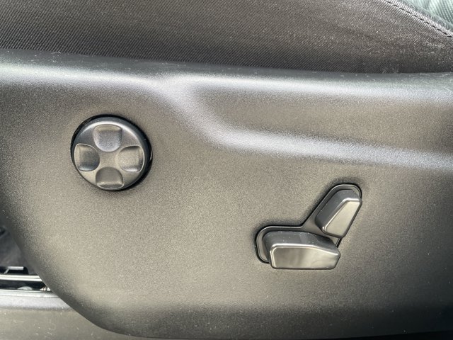 Vehicle image 27 of 42
