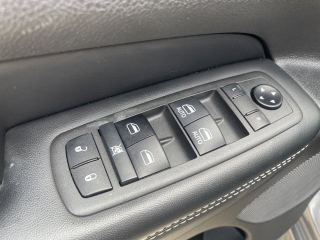 Vehicle image 24 of 42