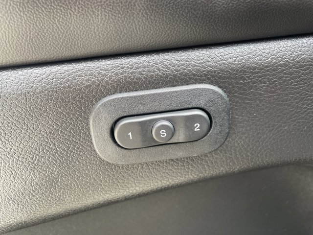 Vehicle image 25 of 42