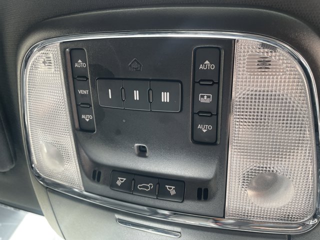 Vehicle image 14 of 42