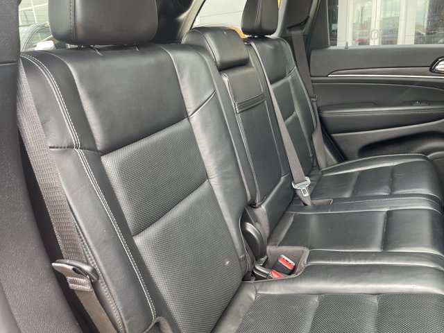 Vehicle image 19 of 42
