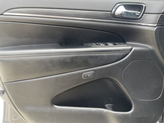 Vehicle image 23 of 42