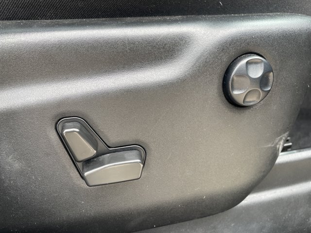 Vehicle image 16 of 42