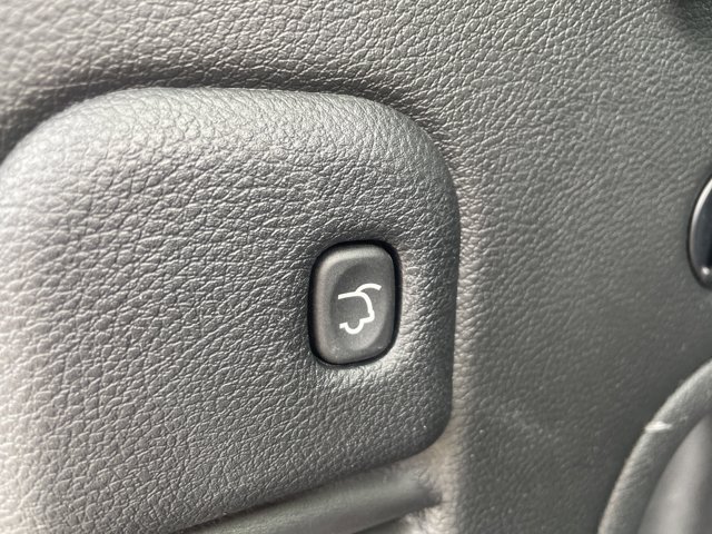 Vehicle image 21 of 42