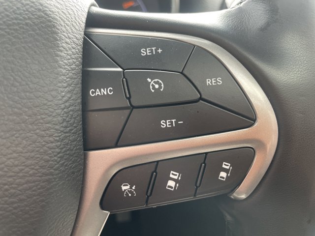 Vehicle image 31 of 42