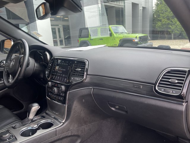 Vehicle image 17 of 42