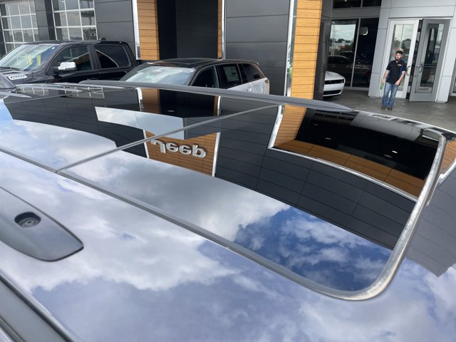 Vehicle image 11 of 42