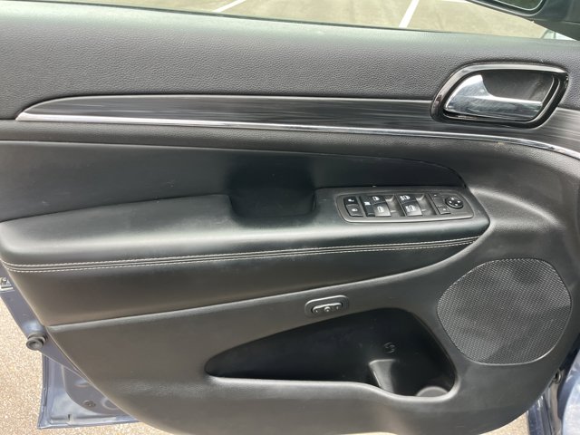 Vehicle image 11 of 22