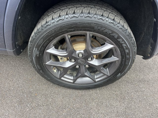 Vehicle image 9 of 22