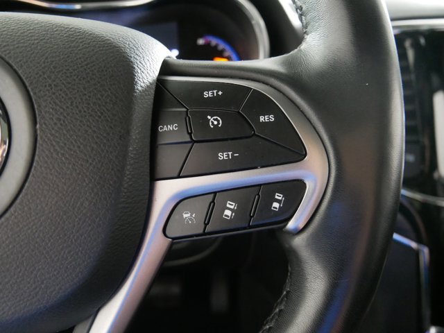 Vehicle image 28 of 33