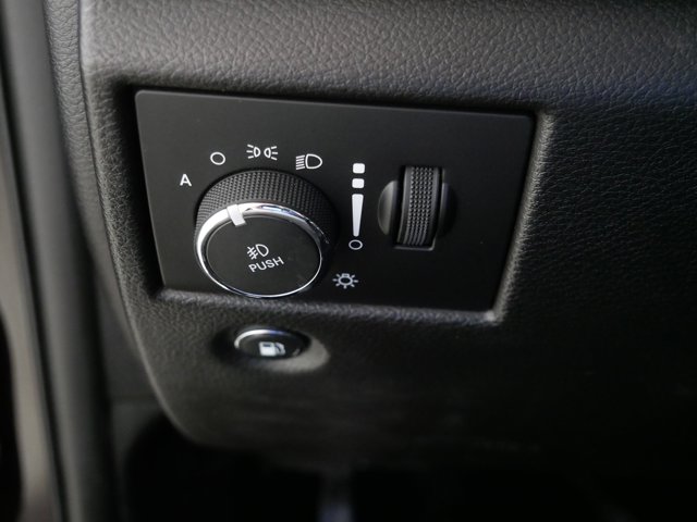 Vehicle image 26 of 33