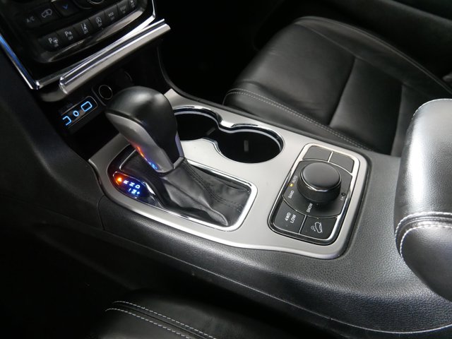 Vehicle image 24 of 33