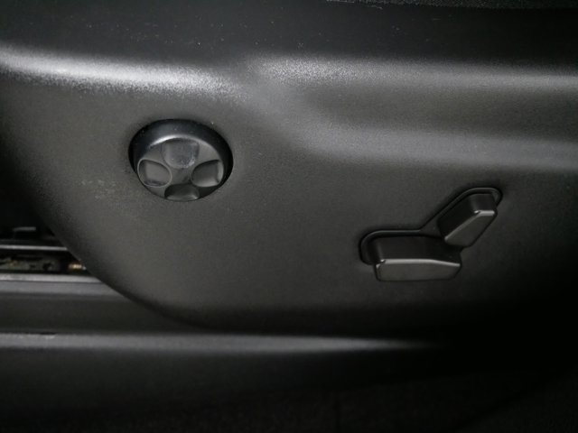 Vehicle image 20 of 33